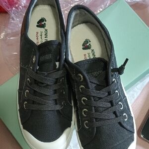 Jenn Ardor Black and Gray Sneakers